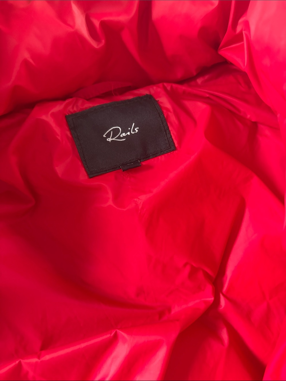 Rails red puffer - Picture 2 of 3